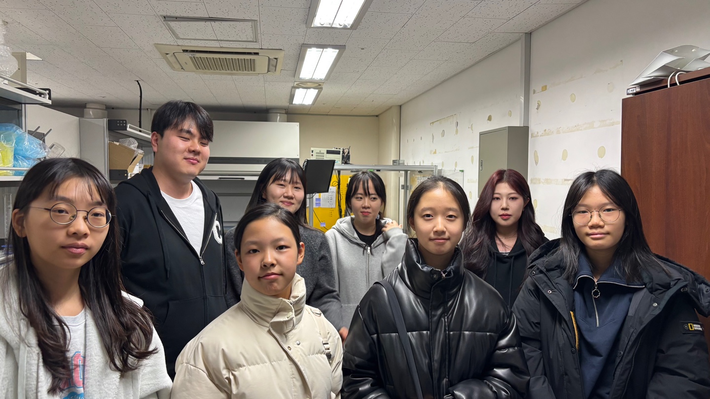 Student visitors touring the lab